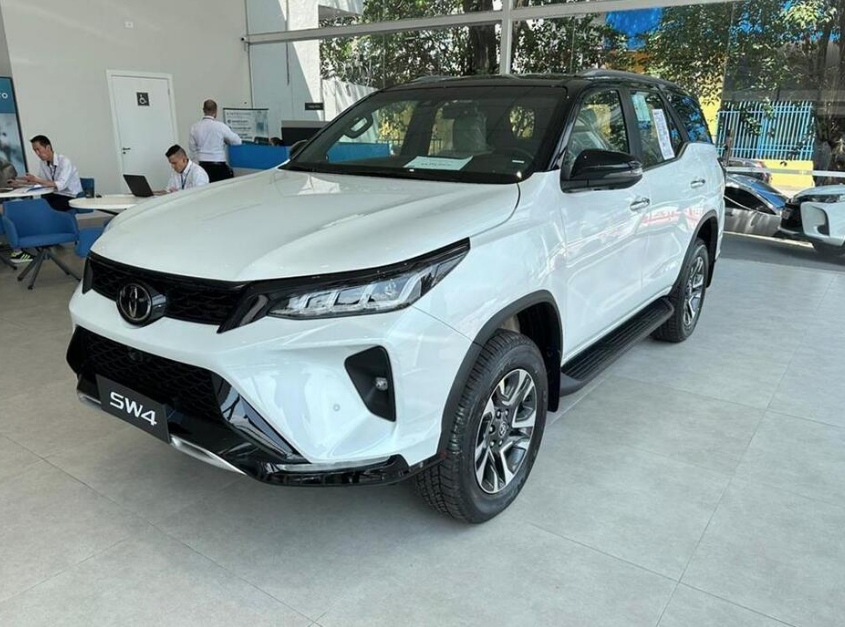 Qual o valor do seguro da Toyota SW4 de 2017 a 2026? Preços por ano, versão, cidade e perfil