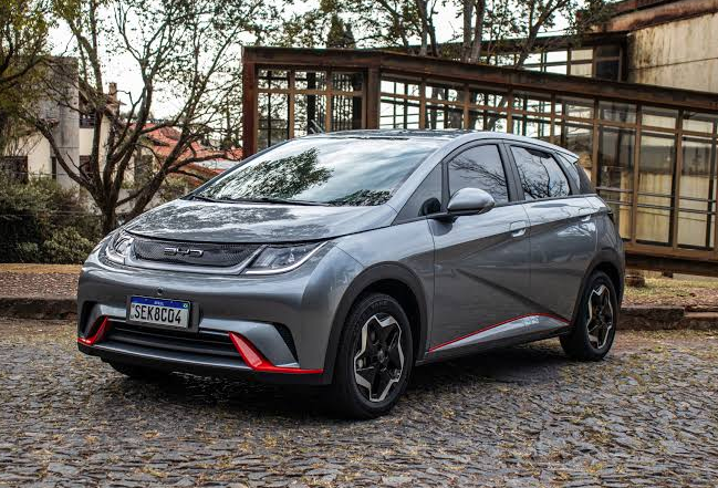 Carro elétrico paga IPVA ou é isento? Saiba o que vale hoje em 2026